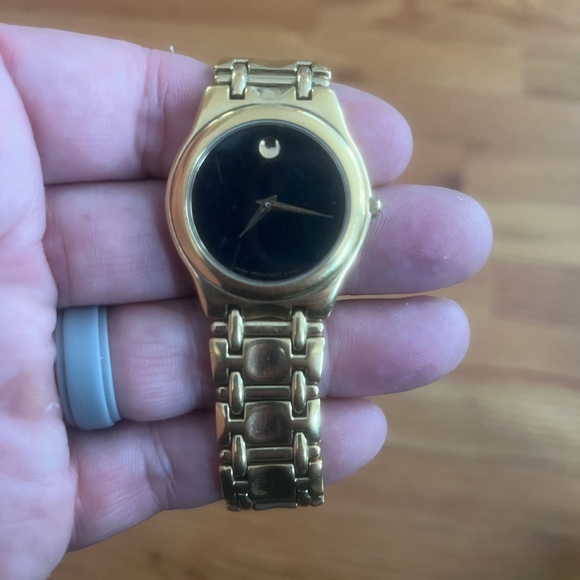 Movado museum watch 33mm black dial gold tone round